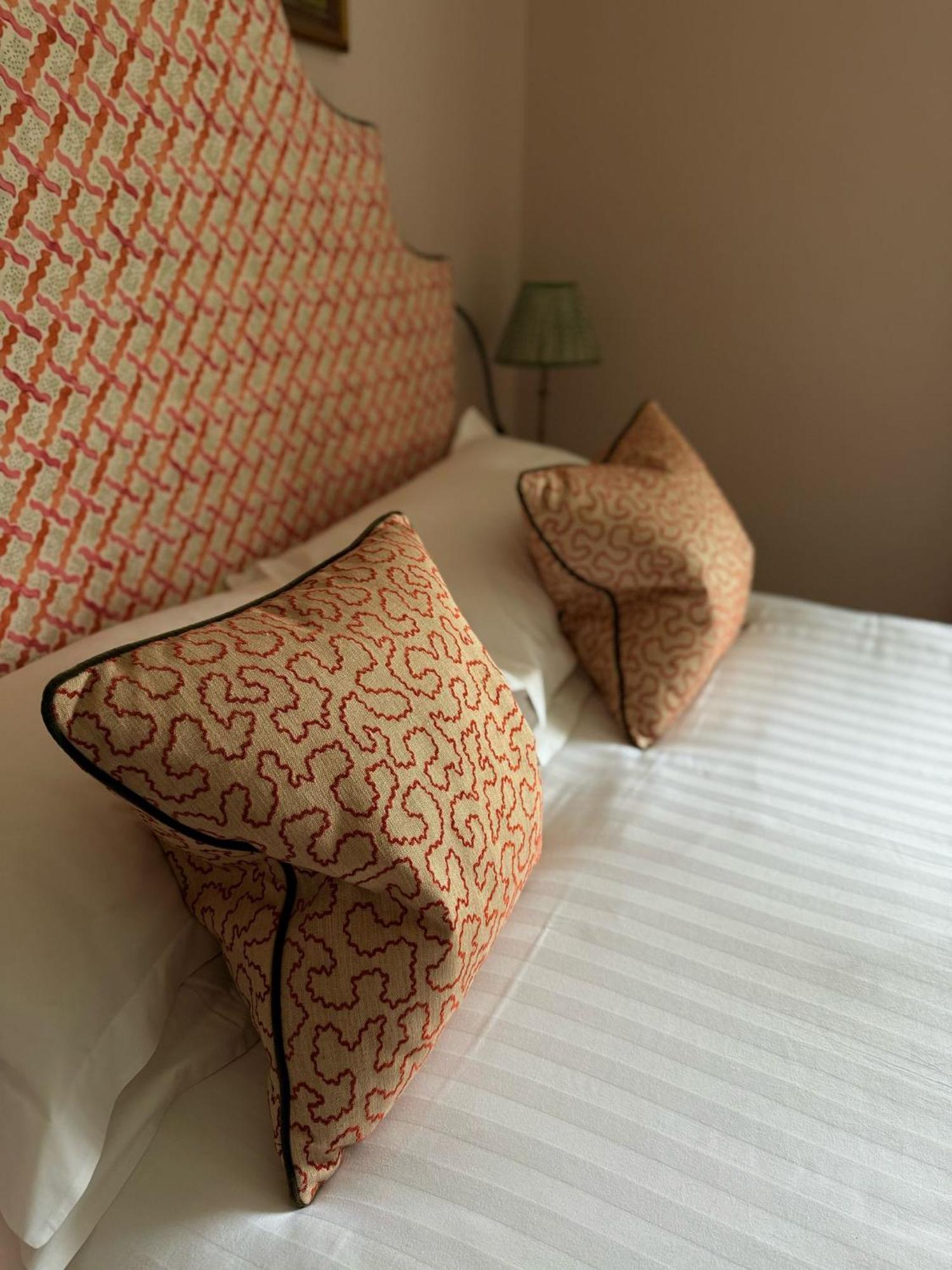 Hotel The King'S Head Holt  Esterno foto