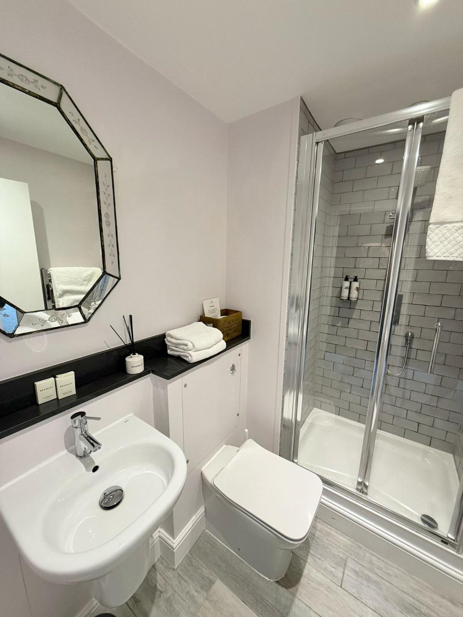 Hotel The King'S Head Holt  Esterno foto